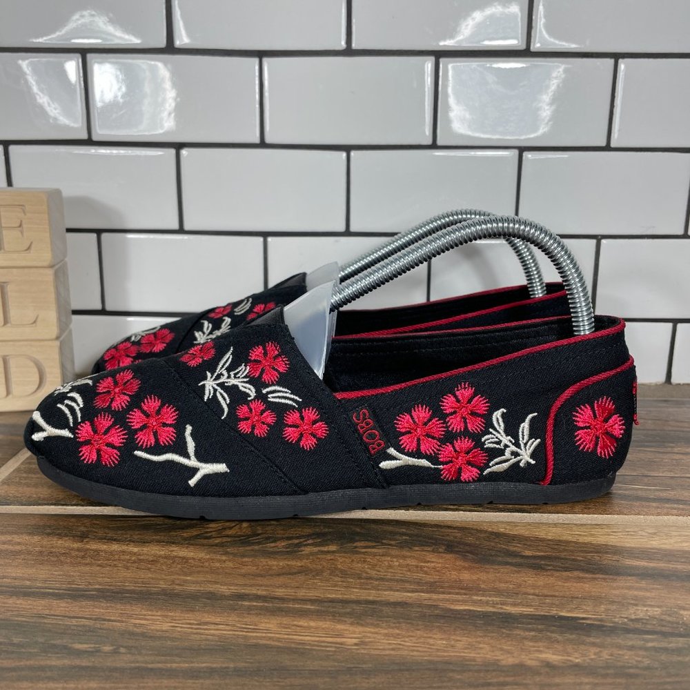 Skechers BOBS Womens Size 8 Shoes Japanese Blossom Tree Print Black Slip On Flat